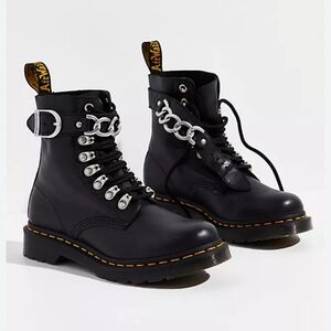 Dr. Martens 1460 Pascal Chain Leather Lace Up Boots sz. 8